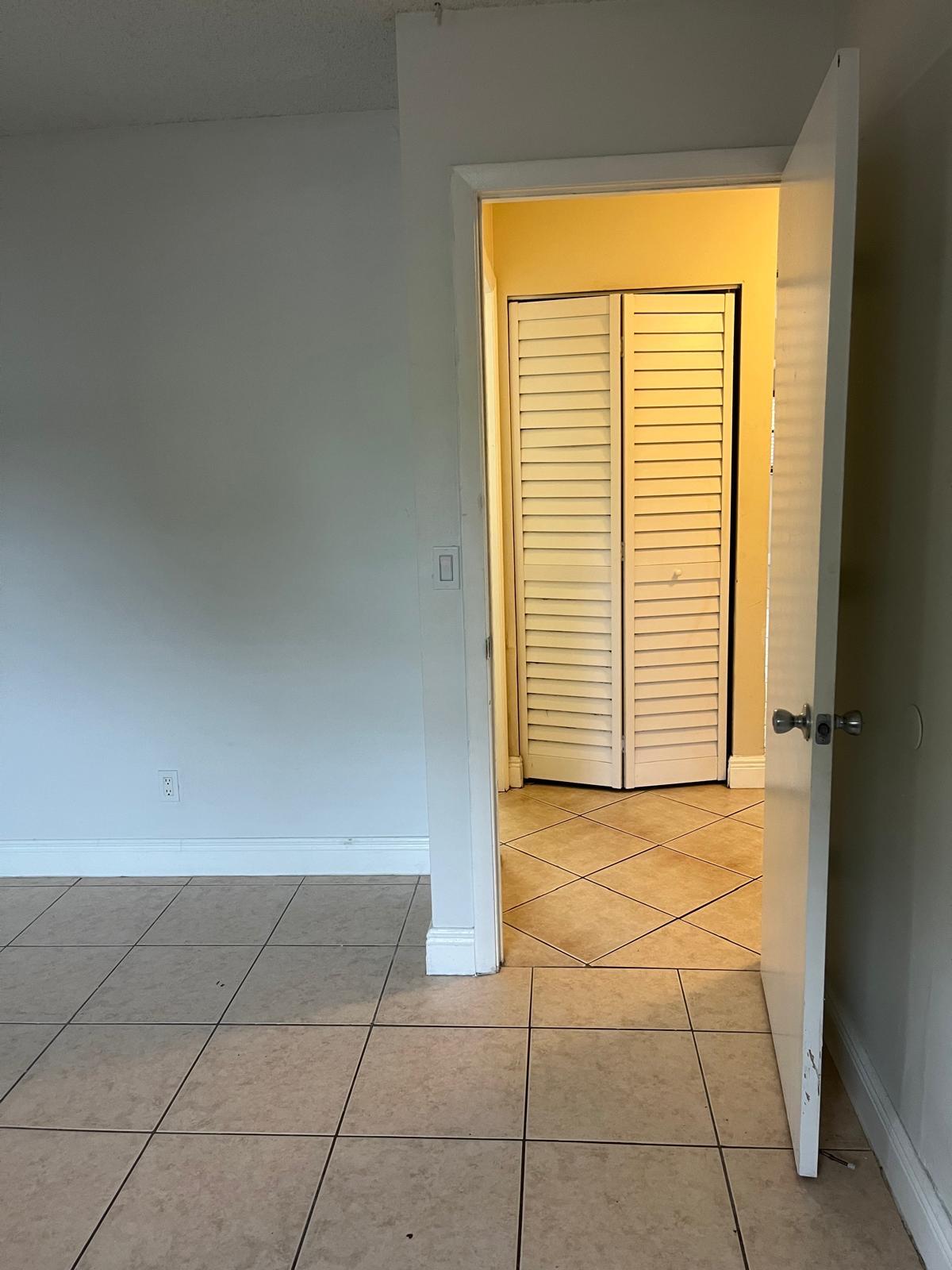 DAVIE HEIGHTS EXTENSION - Residential Lease