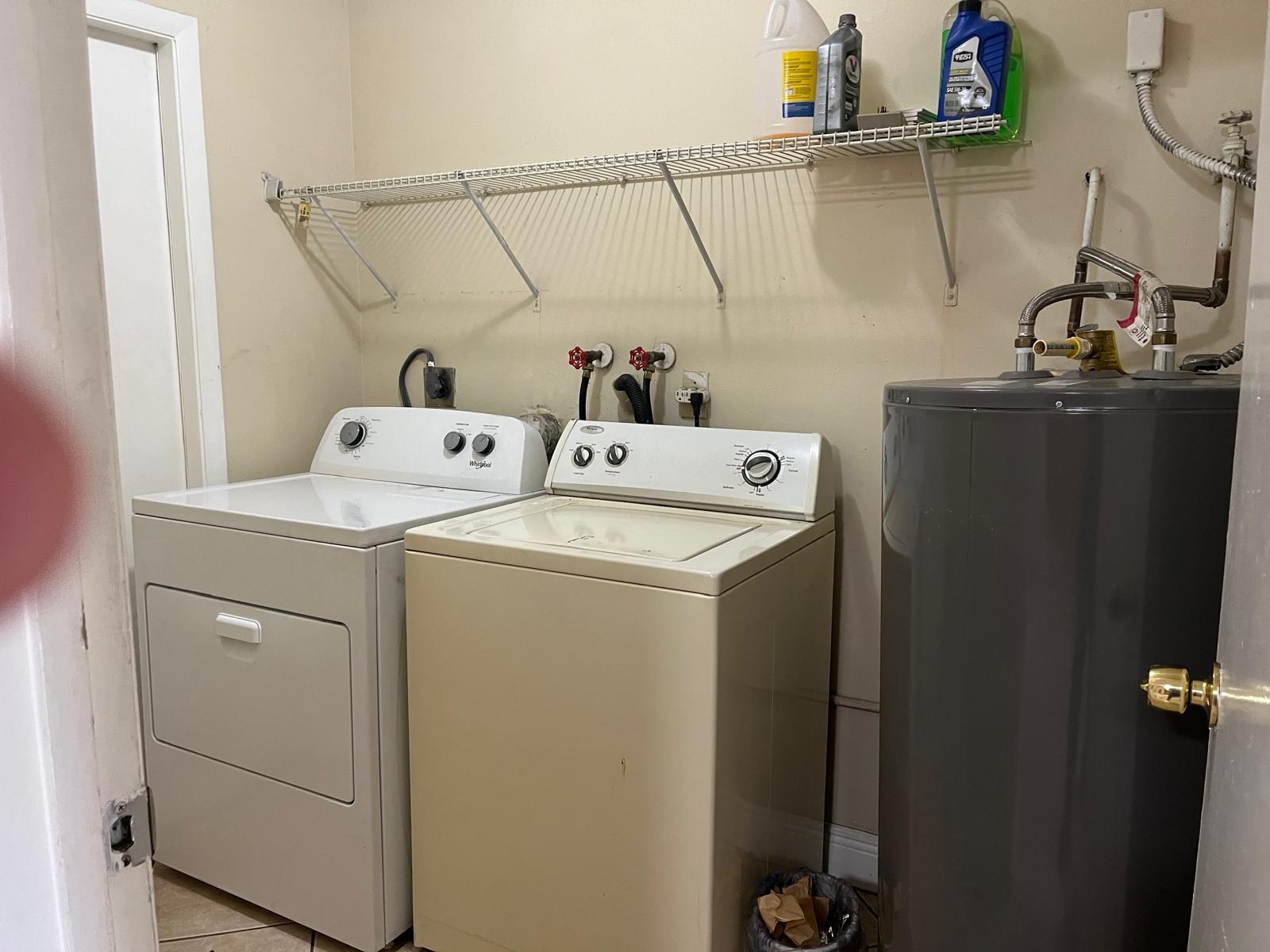DAVIE HEIGHTS EXTENSION - Residential Lease