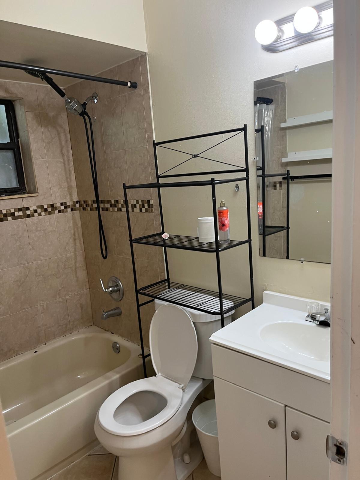 DAVIE HEIGHTS EXTENSION - Residential Lease