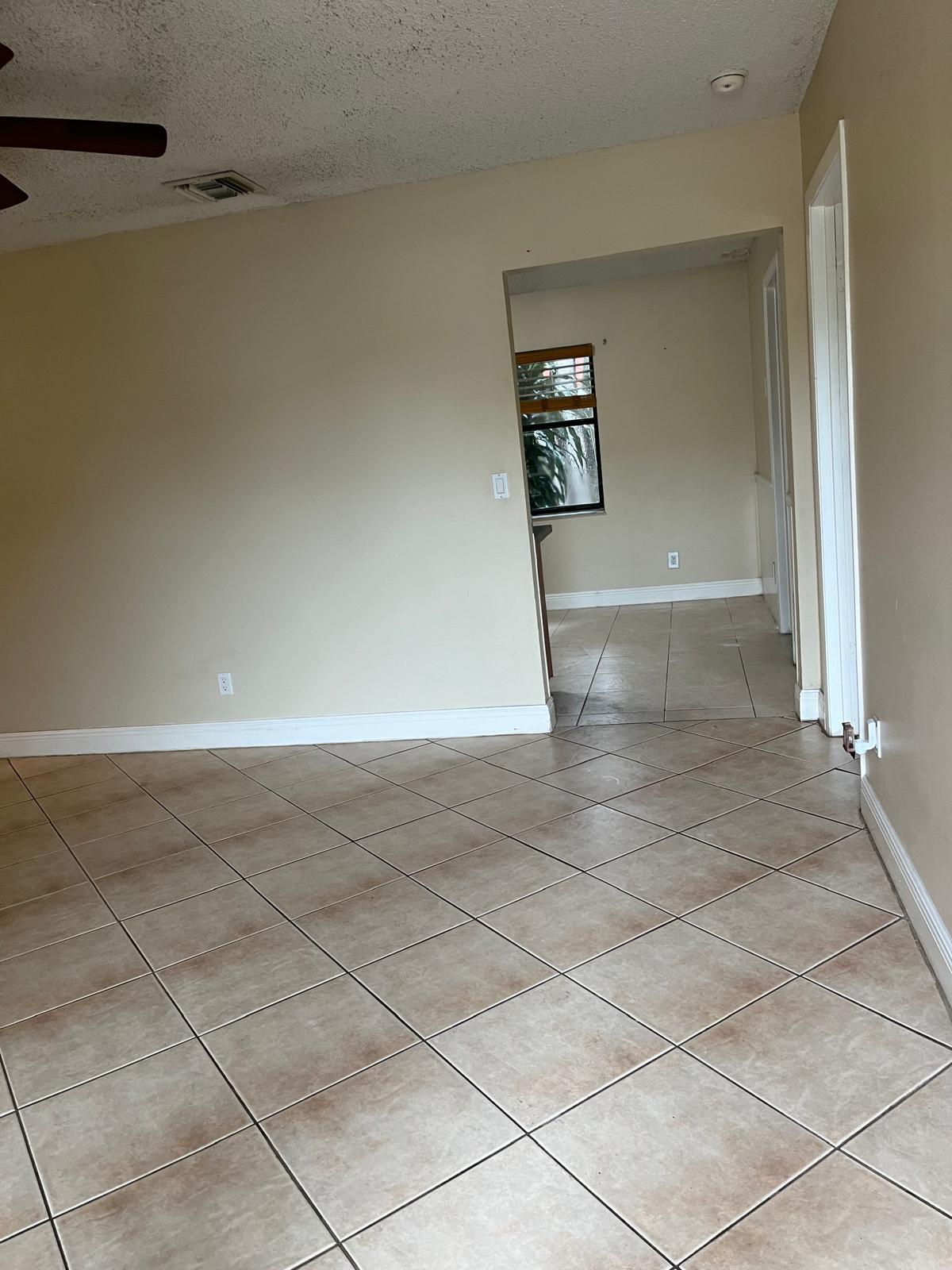 DAVIE HEIGHTS EXTENSION - Residential Lease
