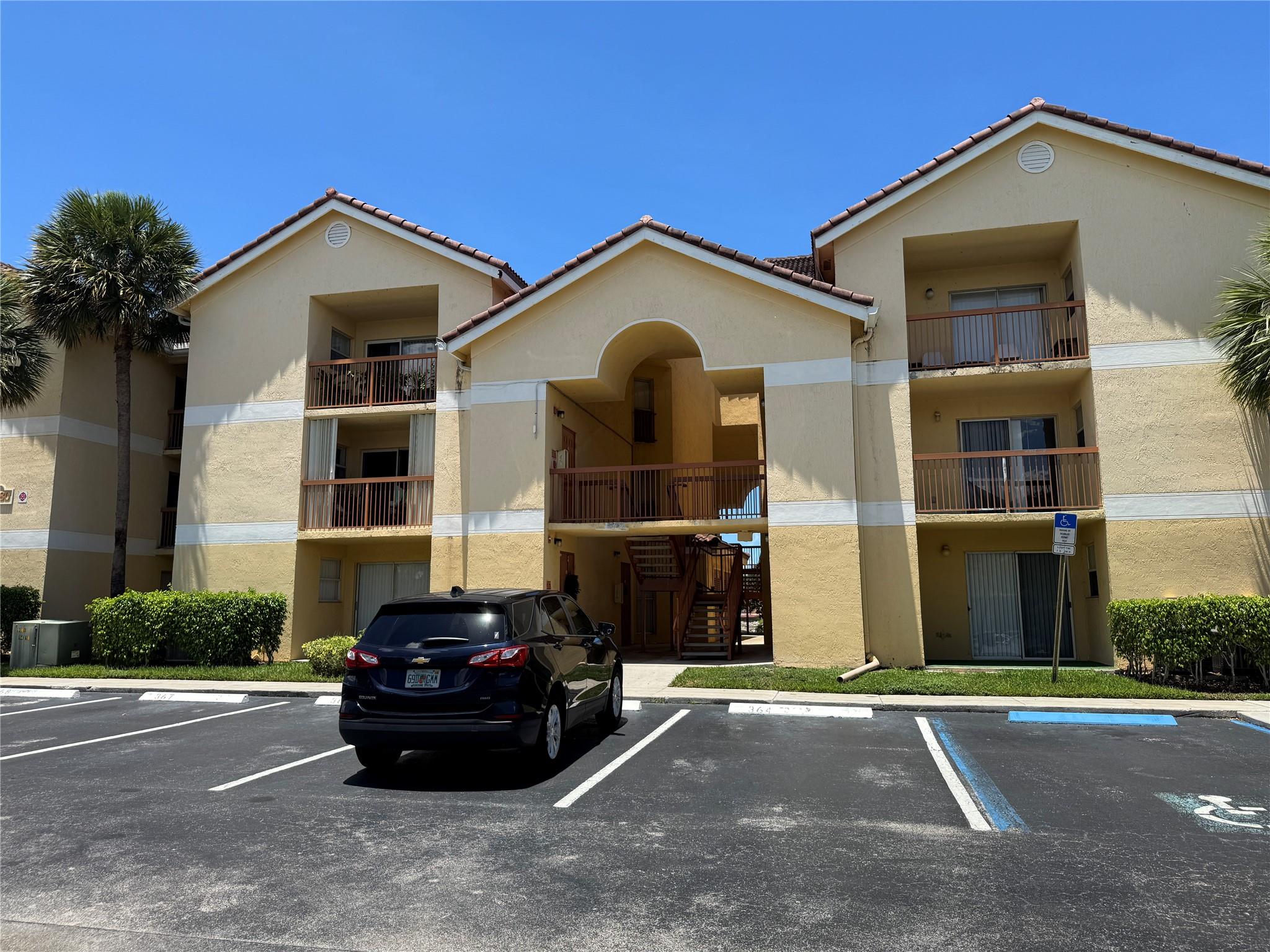 GREAT 1ST FLOOR CONDO IN SOUTH PALM PLACE! NEW FLOORS, BASEBOARDS & FRESHLY PAINTED. THE BUILDING WILL BE PAINTED & NEW METAL ROOFS INSTALLED, WILL LOOK SHARP! FULL SIZE WASHER DRYER, NEWER A/C FOR EFFICIENT COOLING, 2 OUTSIDE PATIOS & AN OUTSIDE STORAGE ROOM. THE MAIN SUITE HAS A GOOD SIZED WALK-IN CLOSET PLUS A WALL CLOSET. SECOND BEDROOM IS ALSO A NICE SIZE. THERE IS ALSO A LARGE STORAGE CLOSET WHEN YOU FIRST COME IN. SUNNY & BRIGHT WITH 2 OUTDOOR COVERED PATIO SPACES & 2 SETS OF SLIDERS. 2 PARKING SPACES. SMALL PETS OK WITH $500 PET DEPOSIT. HOA REQUIRES MIN 700 CREDIT SCORE. OWNER REQUIRES RENTER'S INSURANCE. CONVENIENT, WELL MAINTAINED COMMUNITY WITH EASY ACCESS TO EVERYTHING!