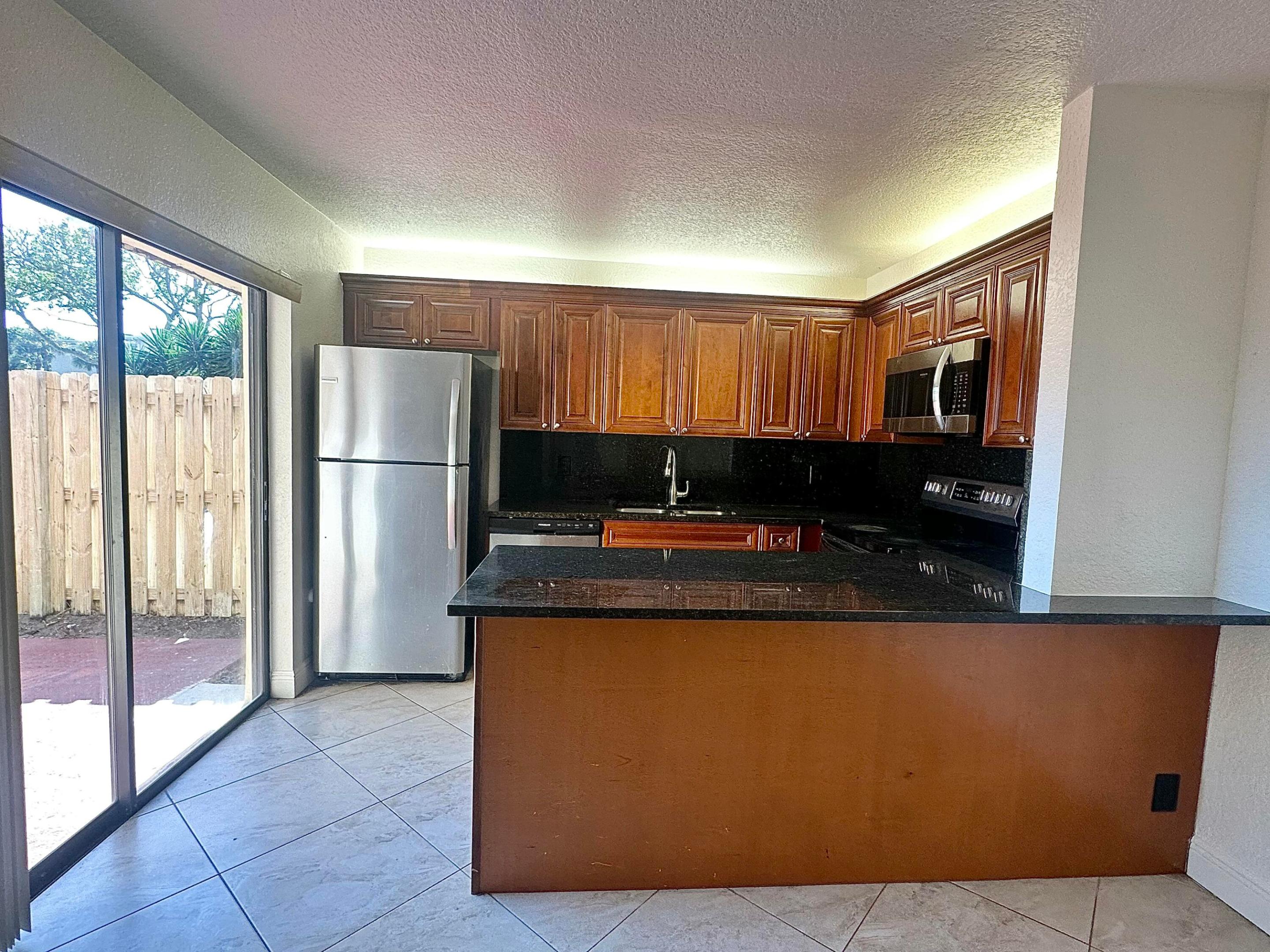 LAKEWOOD OF PALM SPRINGS - Residential Lease