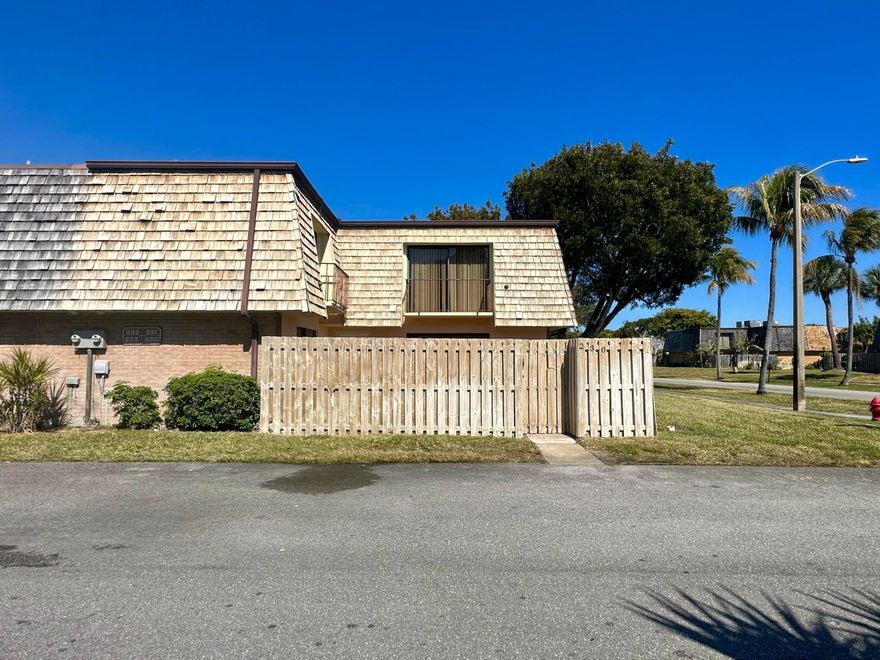 2/2 Townhome ready for quick move in! This spacious townhome is equipped with stainless steel appliances, and full-size washer and dryer. Conveniently located by PBI, shopping centers, and I-95. Quick HOA approval making it easy to move in.