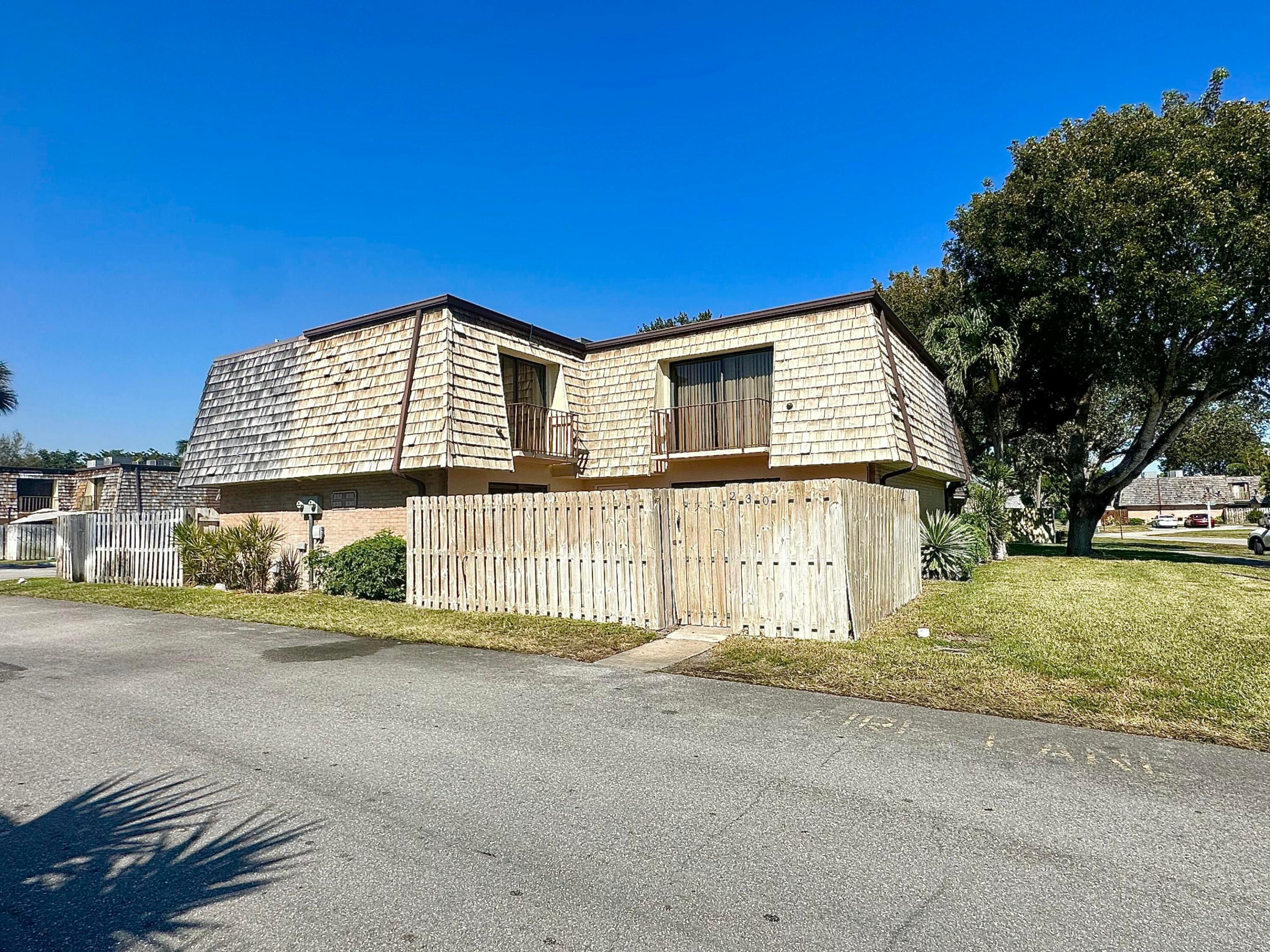 LAKEWOOD OF PALM SPRINGS - Residential Lease