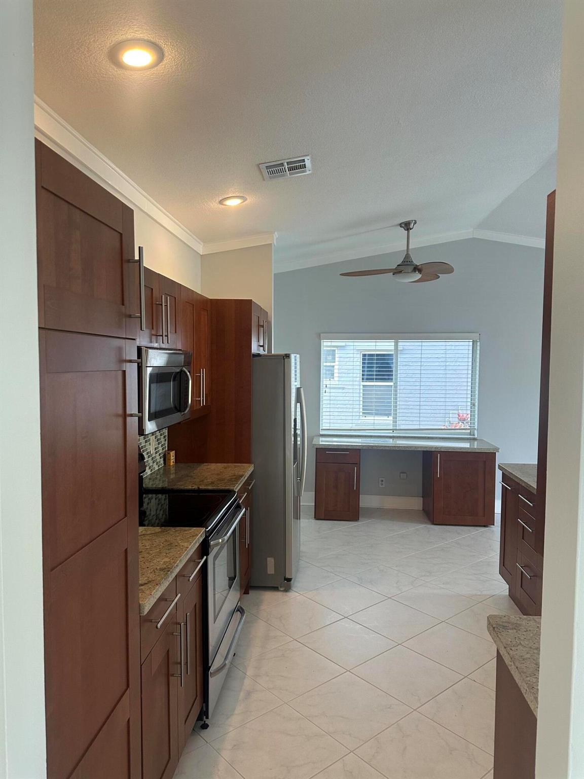 PARKWOOD V - Residential Lease