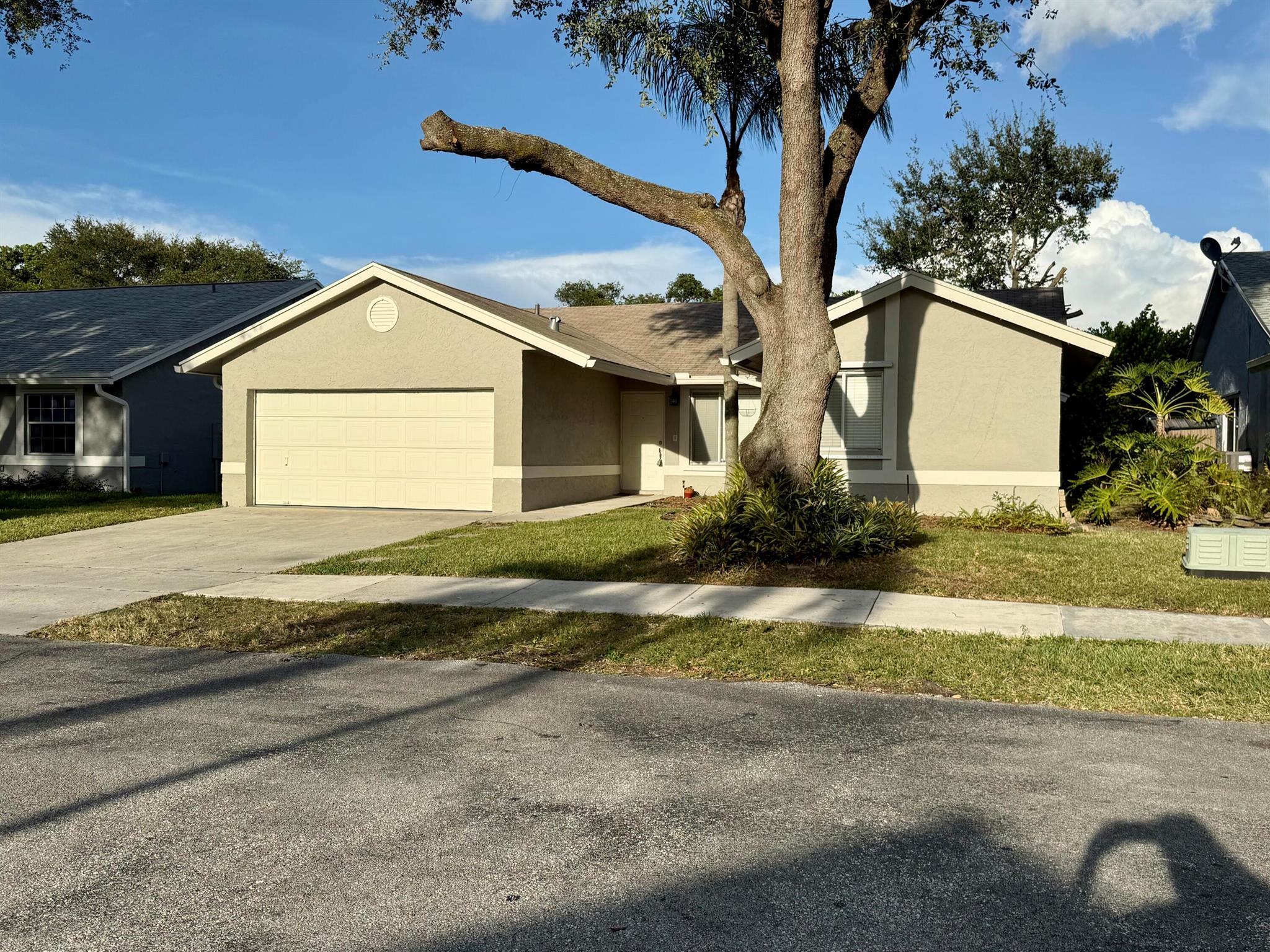 PARKWOOD V - Residential Lease