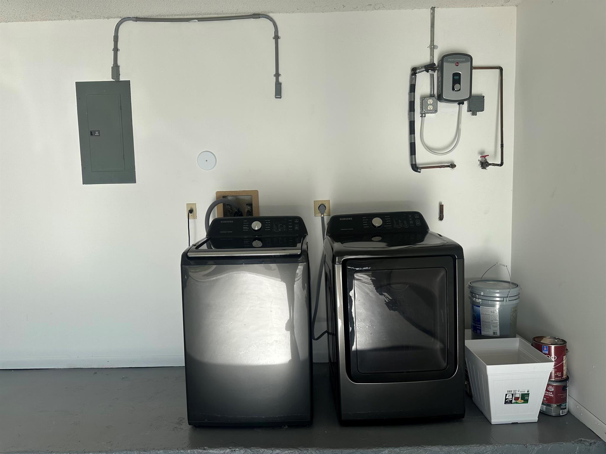PARKWOOD V - Residential Lease