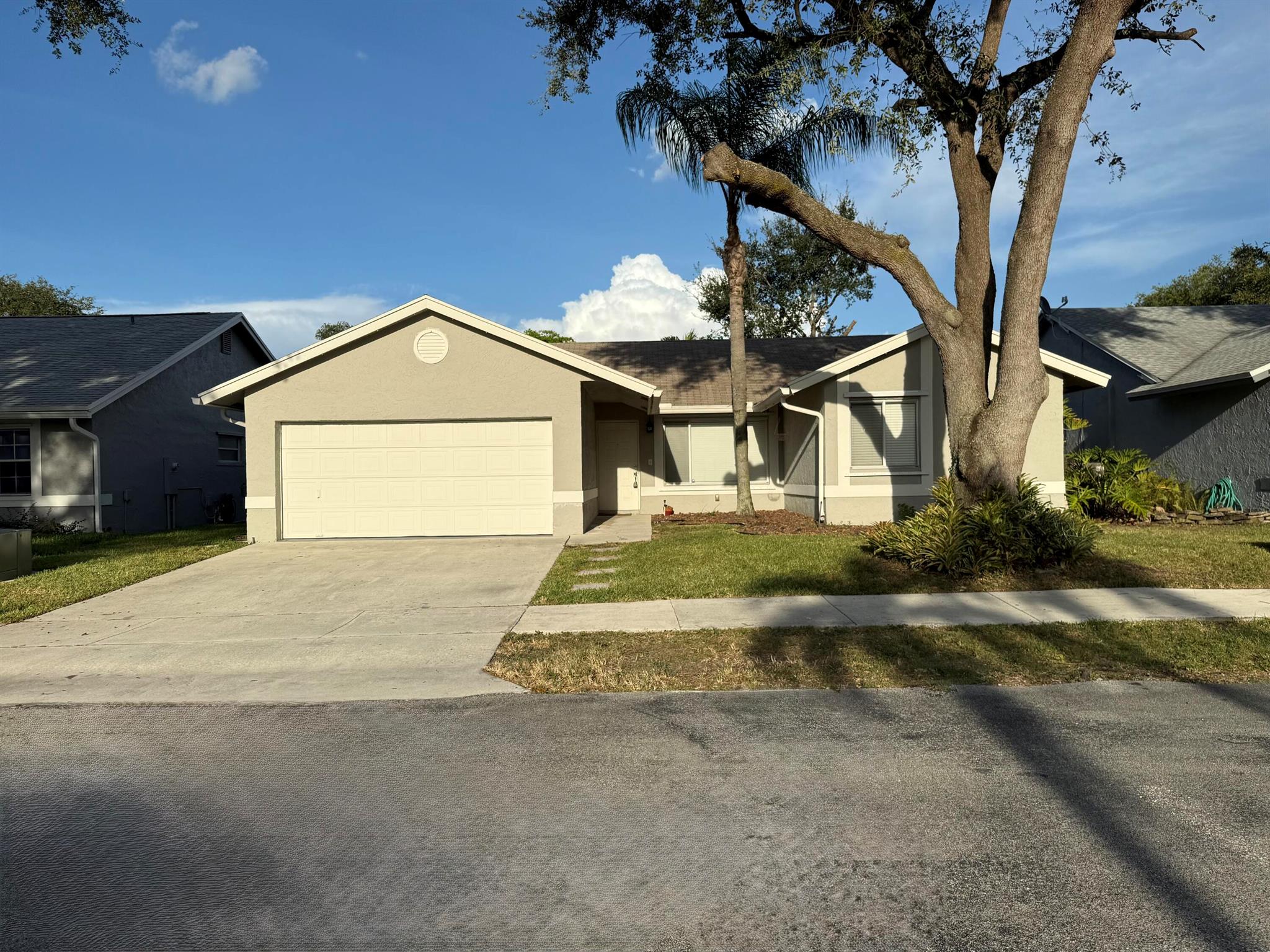 PARKWOOD V - Residential Lease