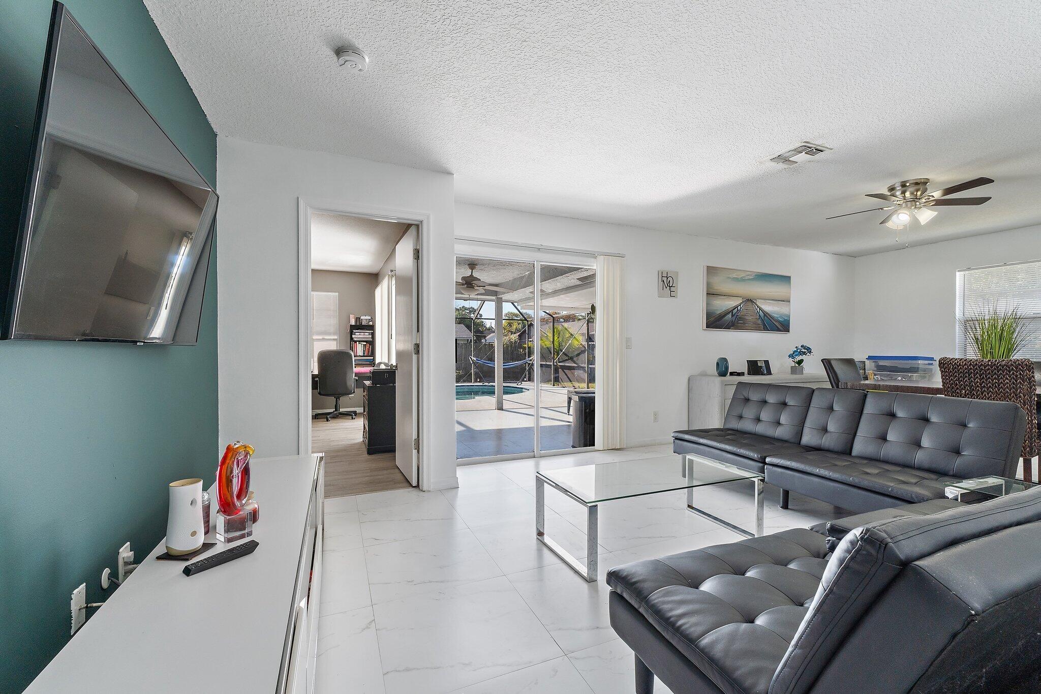 PORT ST LUCIE SECTION 5 - Residential Lease