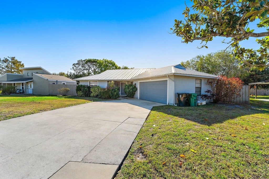 Photo of 552 SW Banks Terrace, Port Saint Lucie, FL 34953 (MLS # R11161433)