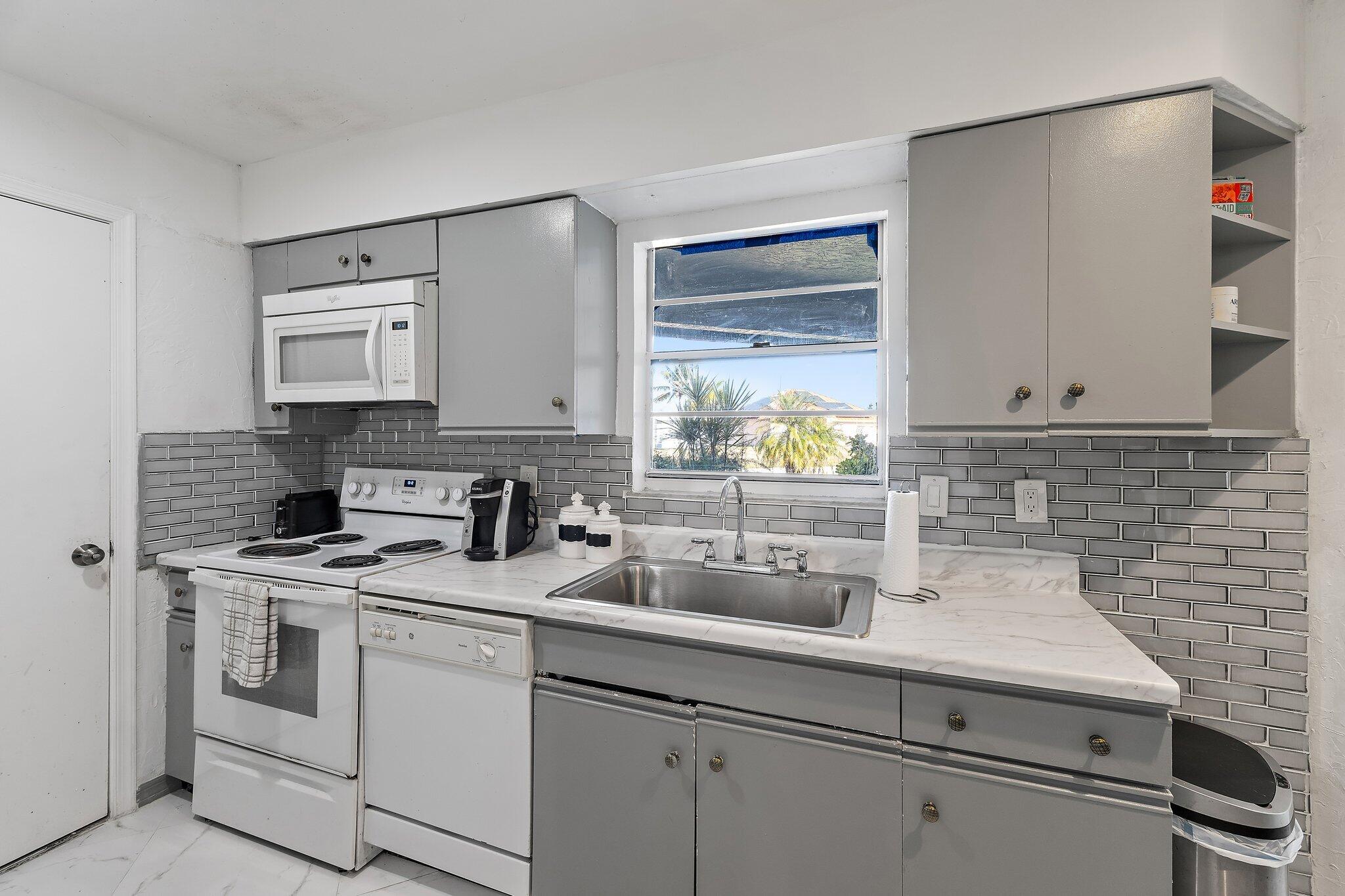 PORT ST LUCIE SECTION 5 - Residential Lease