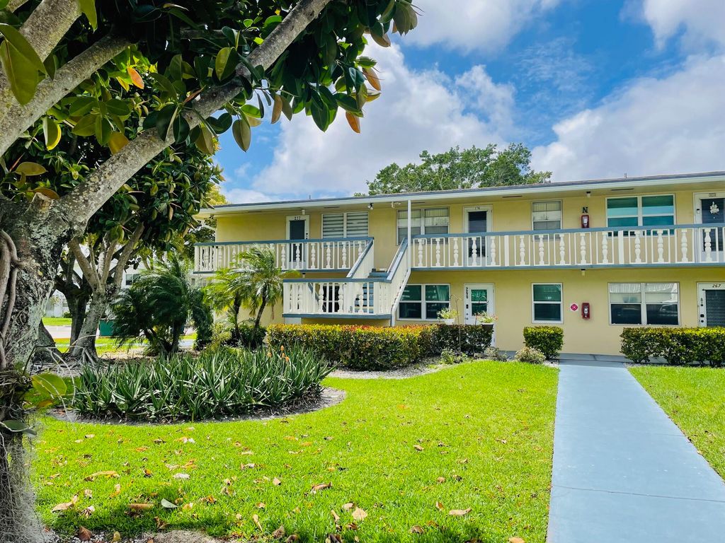 Photo of 277 Chatham N, West Palm Beach, FL 33417 (MLS # B26013826)