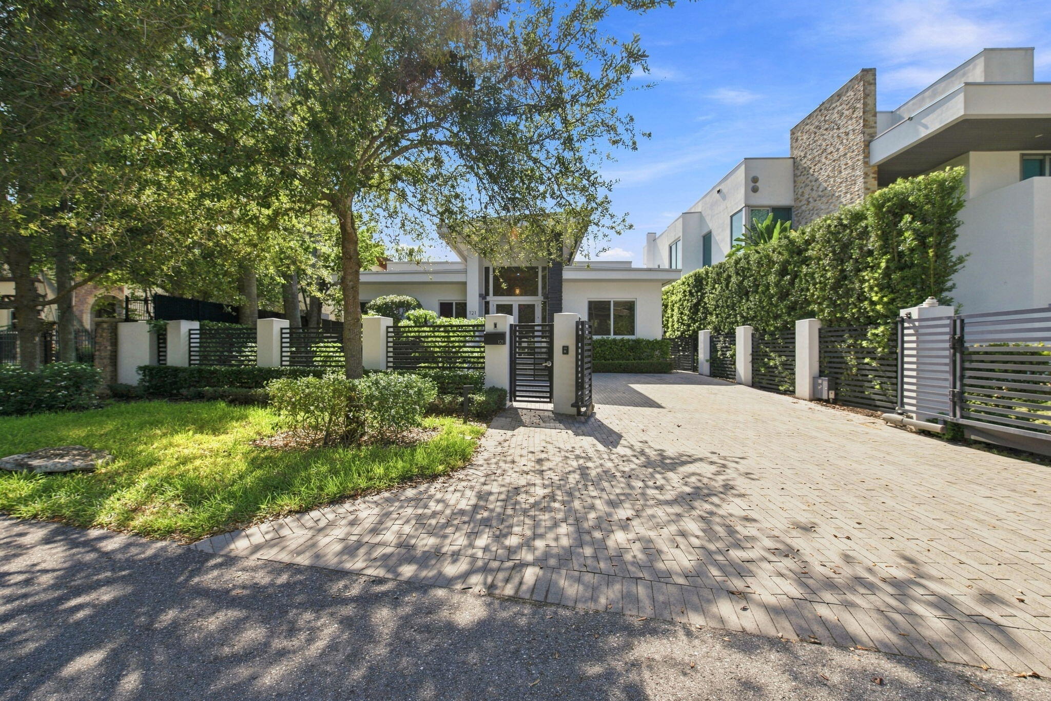 121 S GORDON Road