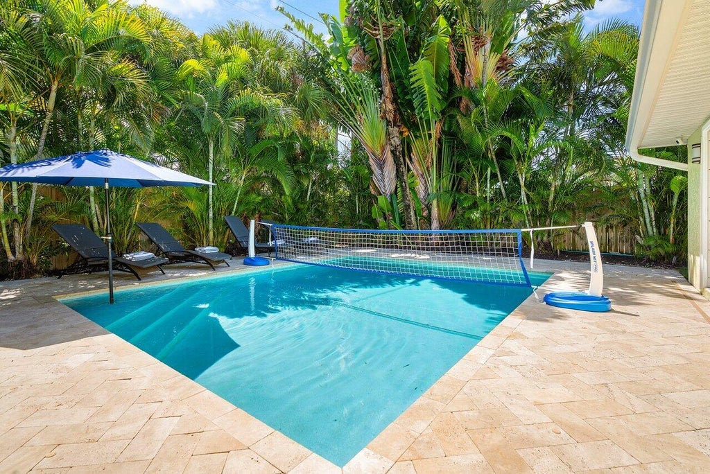 Photo of 671 Lindell Boulevard, Delray Beach, FL 33444 (MLS # B26031159)