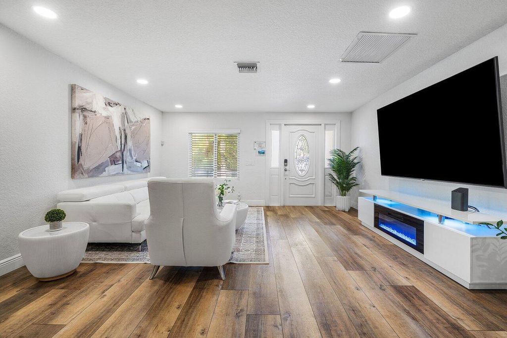 Photo of 671 Lindell Boulevard, Delray Beach, FL 33444 (MLS # B26031159)