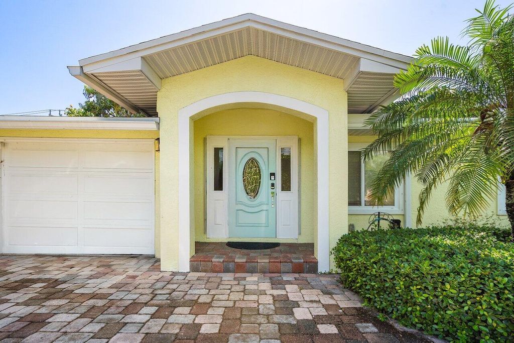 Photo of 671 Lindell Boulevard, Delray Beach, FL 33444 (MLS # B26031159)