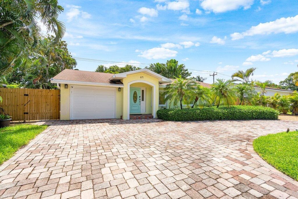 Photo of 671 Lindell Boulevard, Delray Beach, FL 33444 (MLS # B26031159)