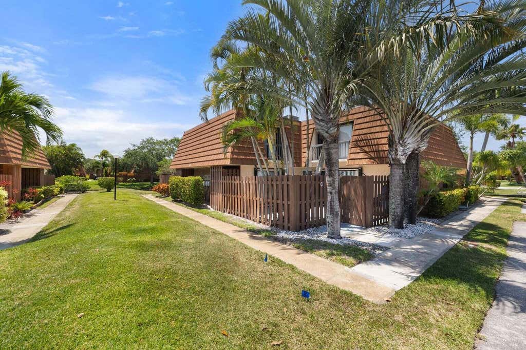 Photo of 825 Center Street #8c, Jupiter, FL 33458 (MLS # R11076589)