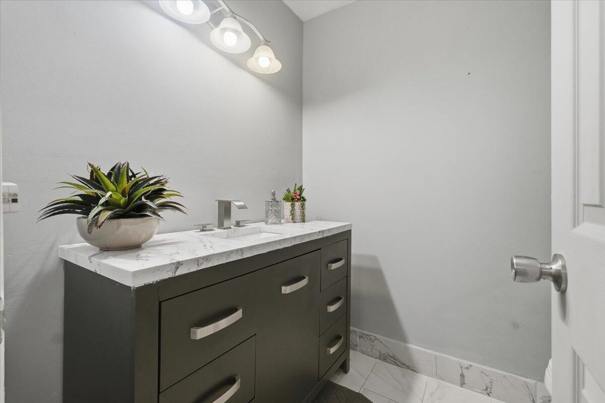 WESTVIEW CONDOMINIUM NO F - Residential Lease