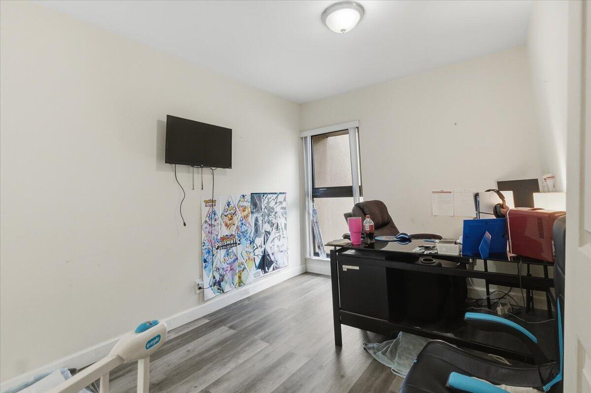 WESTVIEW CONDOMINIUM NO F - Residential Lease