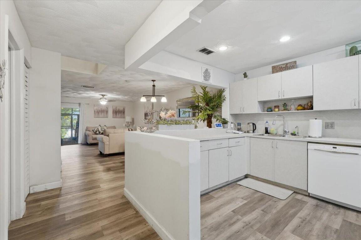 WESTVIEW CONDOMINIUM NO FOUR - Residential Lease