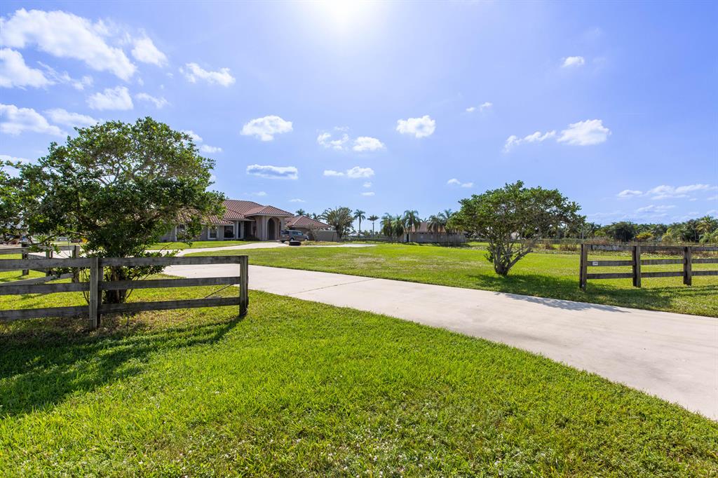 PALM BEACH POINT - Residential