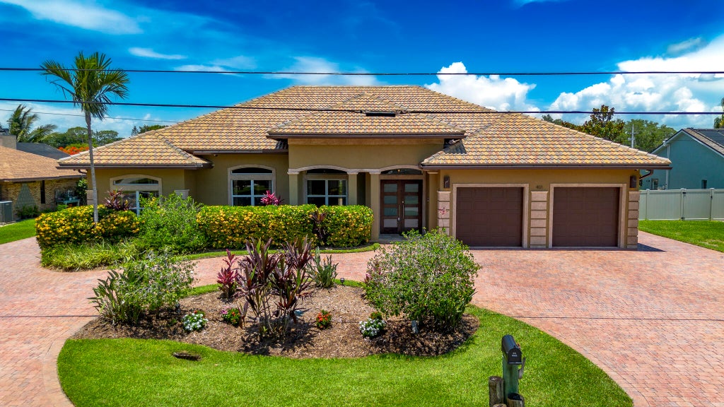 Photo of 401 SE Verada Avenue, Port Saint Lucie, FL 34983 (MLS # R11096019)