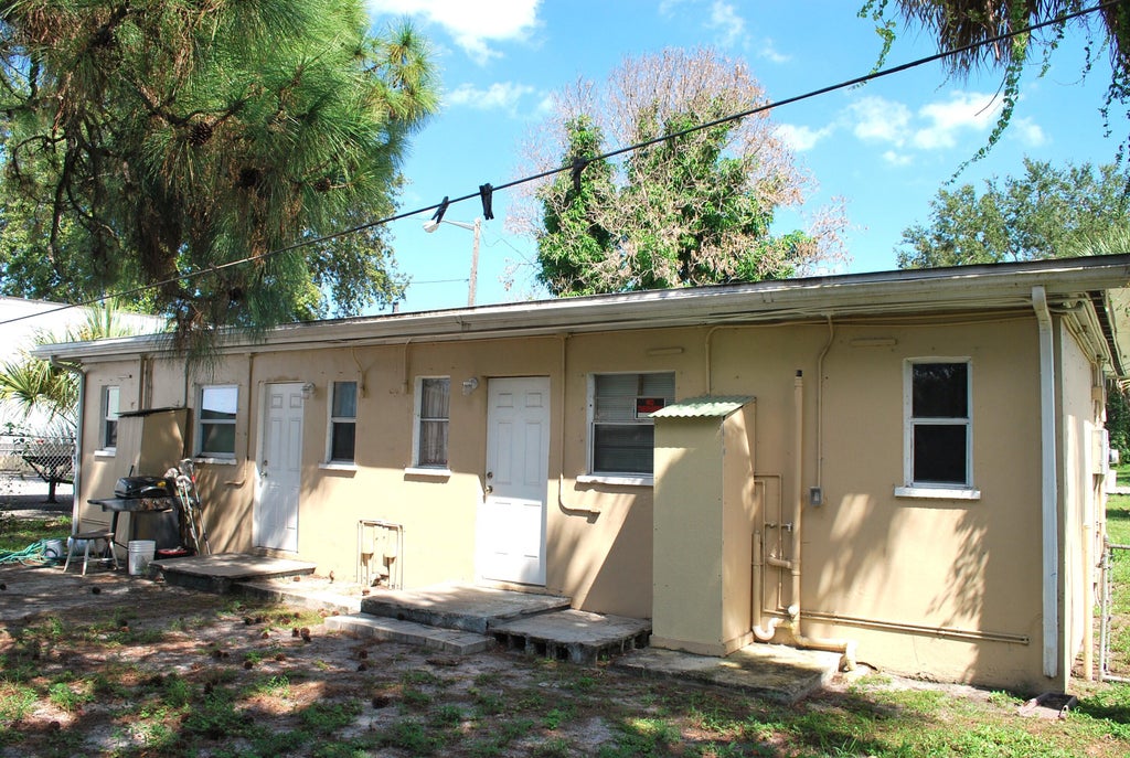 Photo of 431 N 13TH Street, Fort Pierce, FL 34950 (MLS # B26081854)