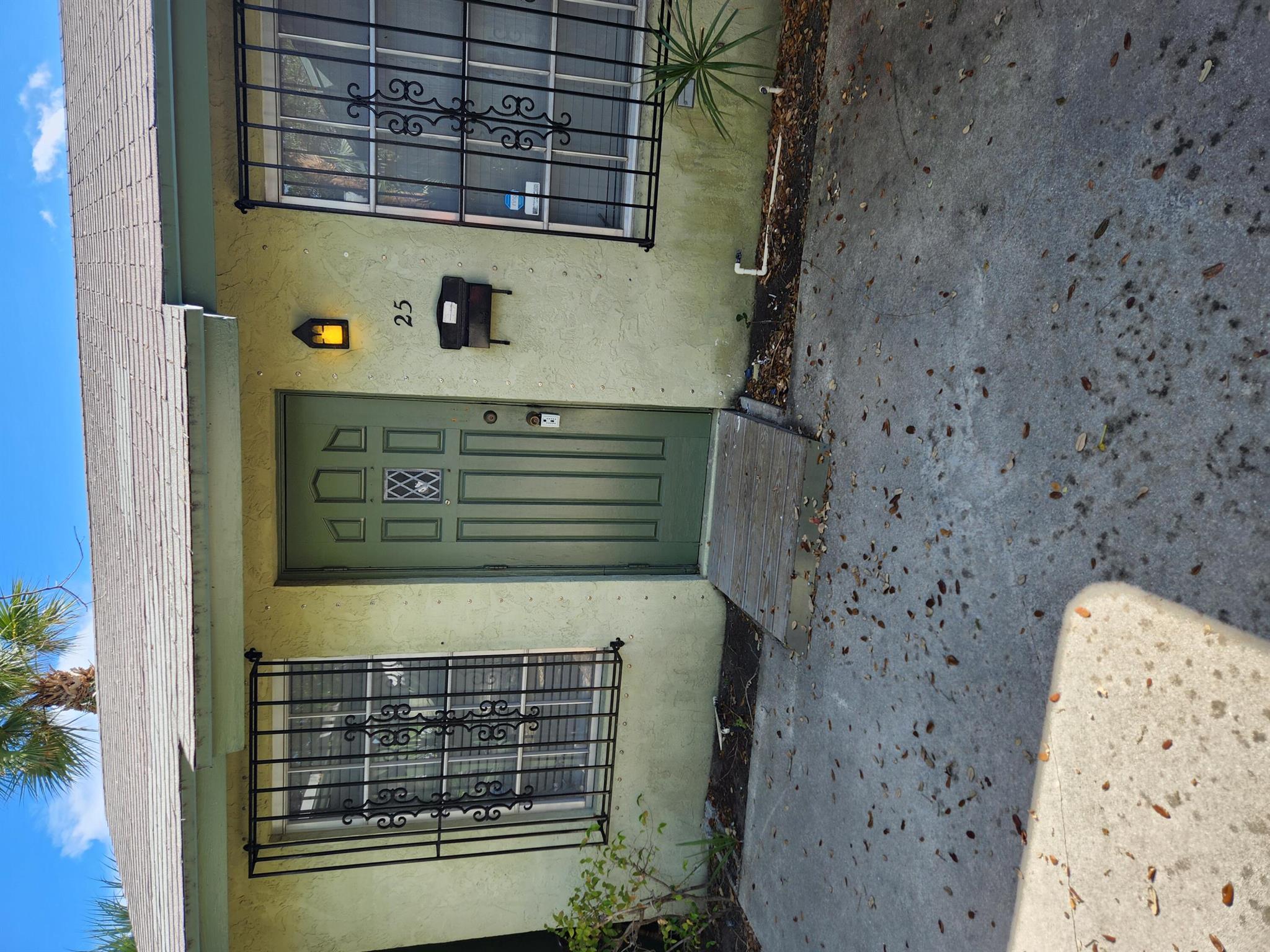 The unit 25 is an apartment that features a spacious kitchen and back yard for relaxing a huge one bedroom, one bath and has its own carport. There is a huge living /dining combo that is inviting for relaxation with family and guests.