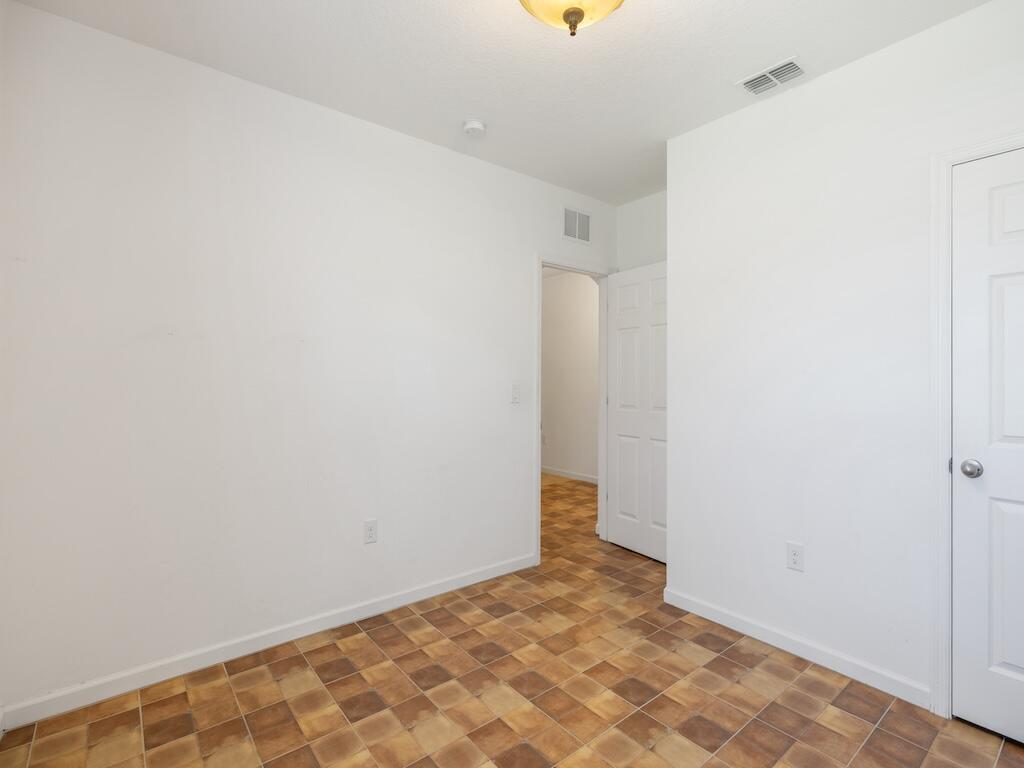 LEXINGTON PLACE SUBDIVISI - Residential Lease