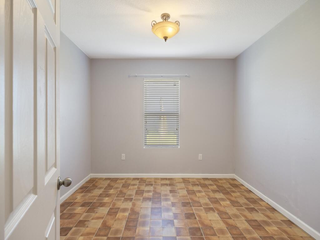 LEXINGTON PLACE SUBDIVISI - Residential Lease