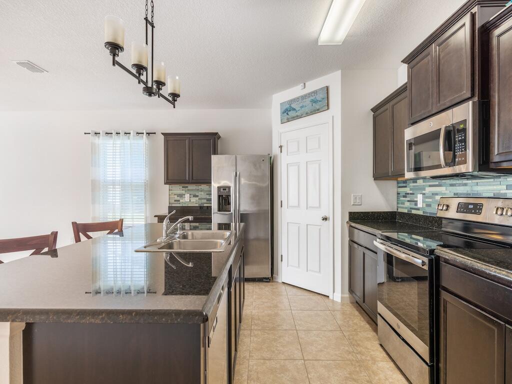 LEXINGTON PLACE SUBDIVISI - Residential Lease