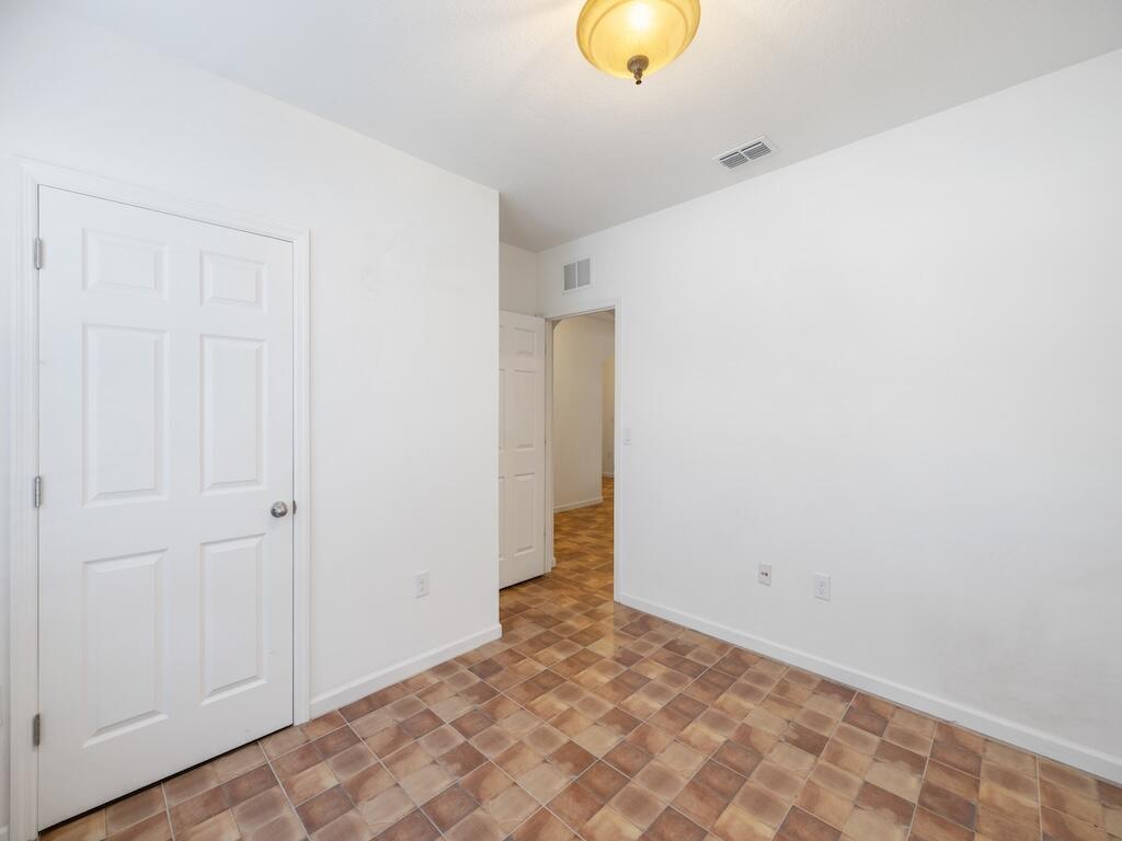 LEXINGTON PLACE SUBDIVISI - Residential Lease