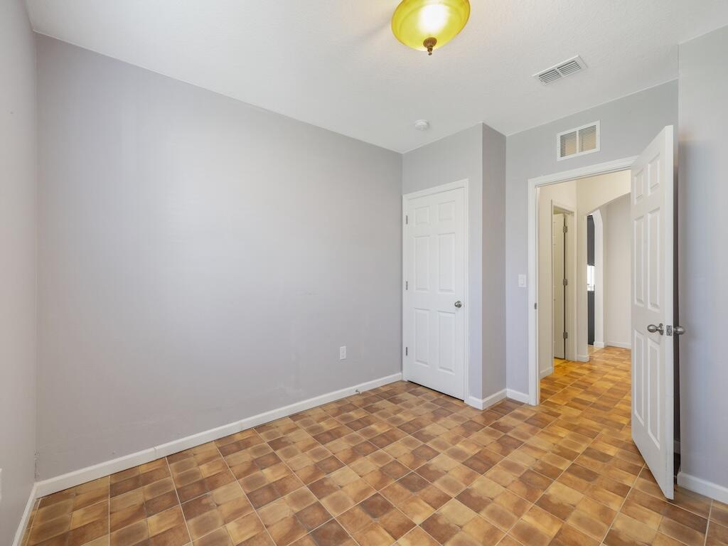 LEXINGTON PLACE SUBDIVISI - Residential Lease