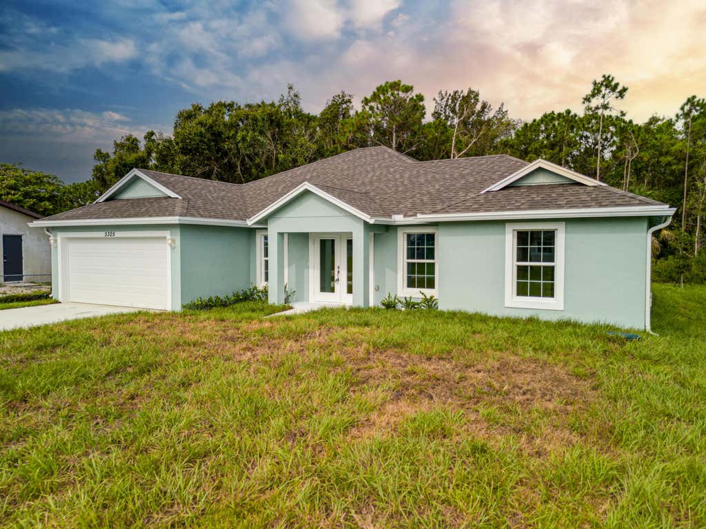 Photo of 5305 Seagrape Drive, Fort Pierce, FL 34982 (MLS # R11005652)