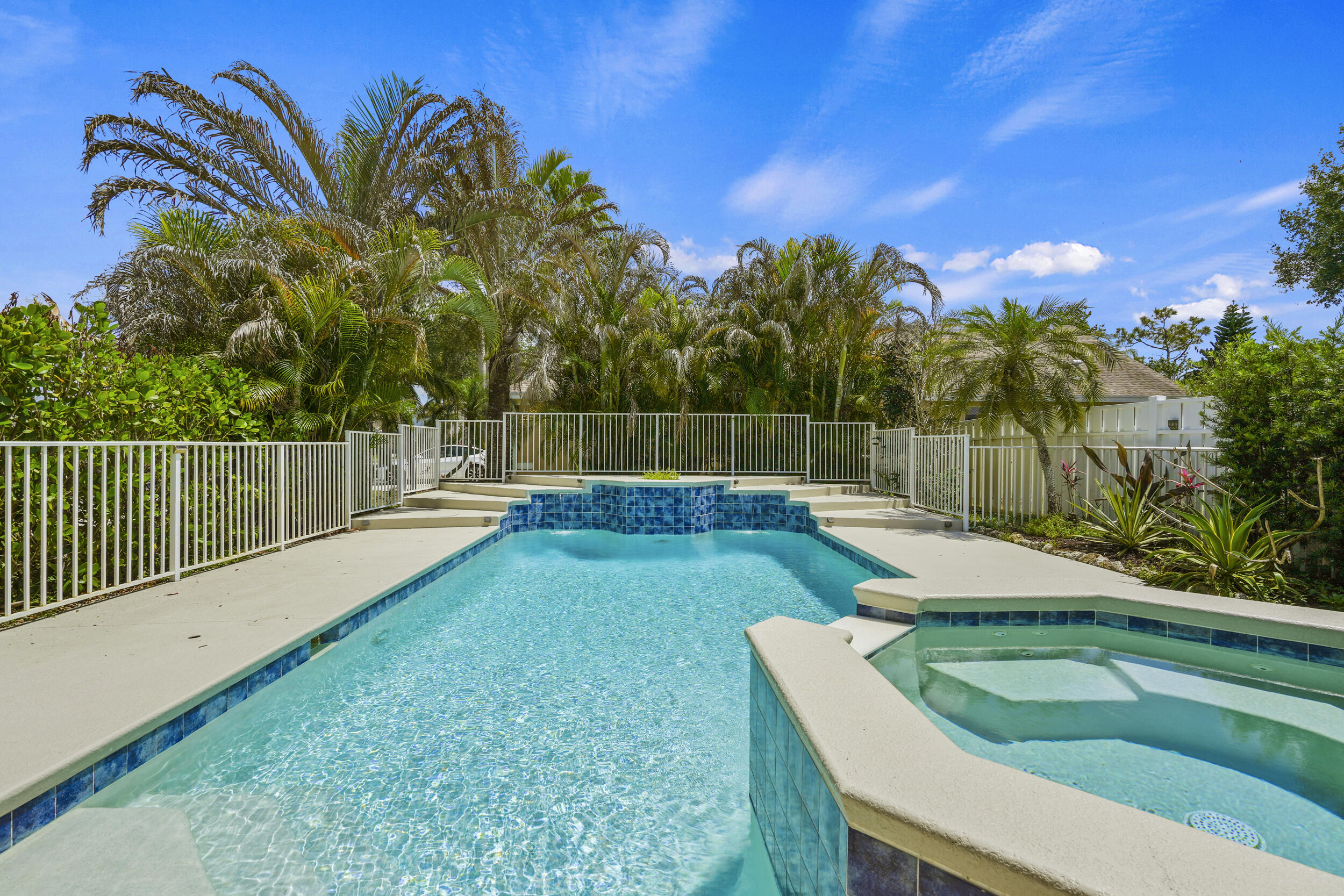 PALM POINTE AT MARTIN DOWNS (AKA MARTIN DOWNS PLAT - Residential