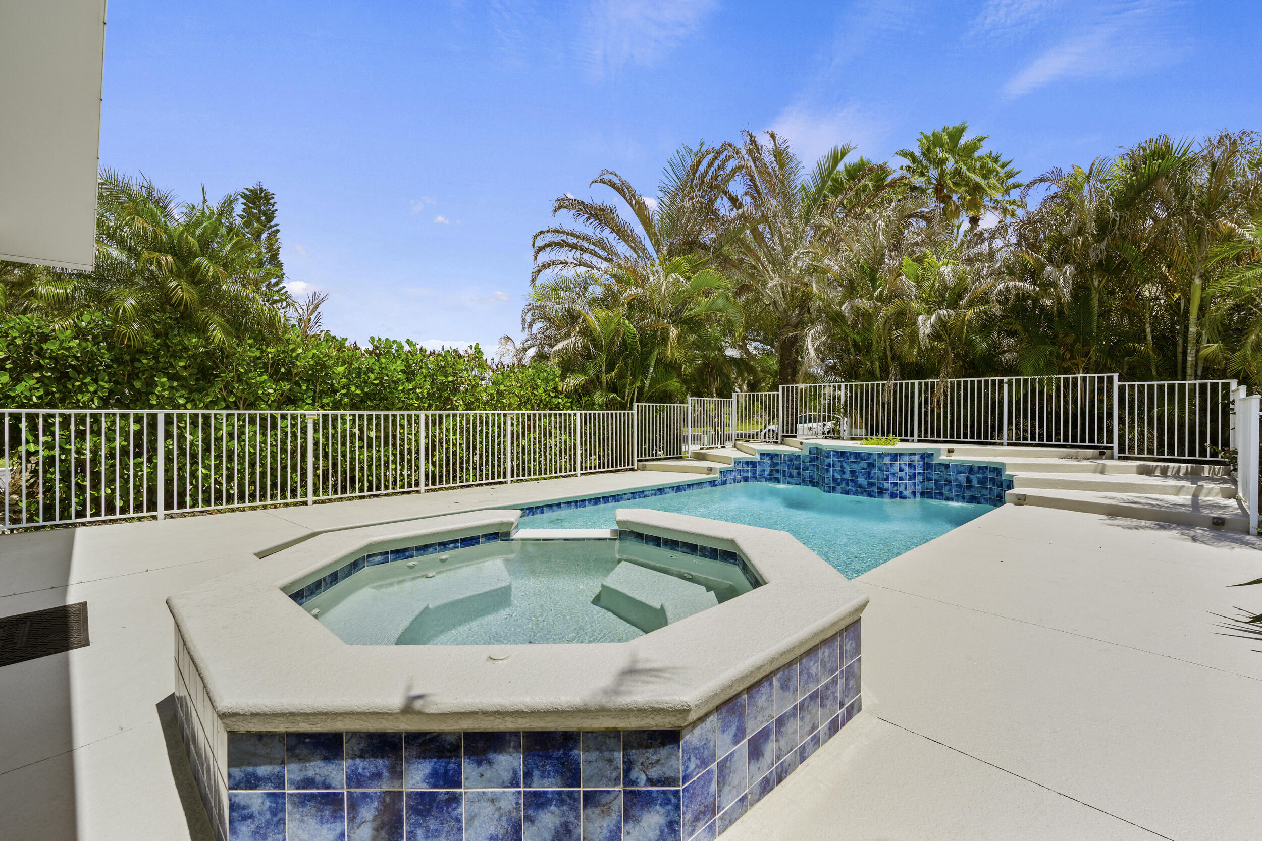 PALM POINTE AT MARTIN DOWNS (AKA MARTIN DOWNS PLAT - Residential