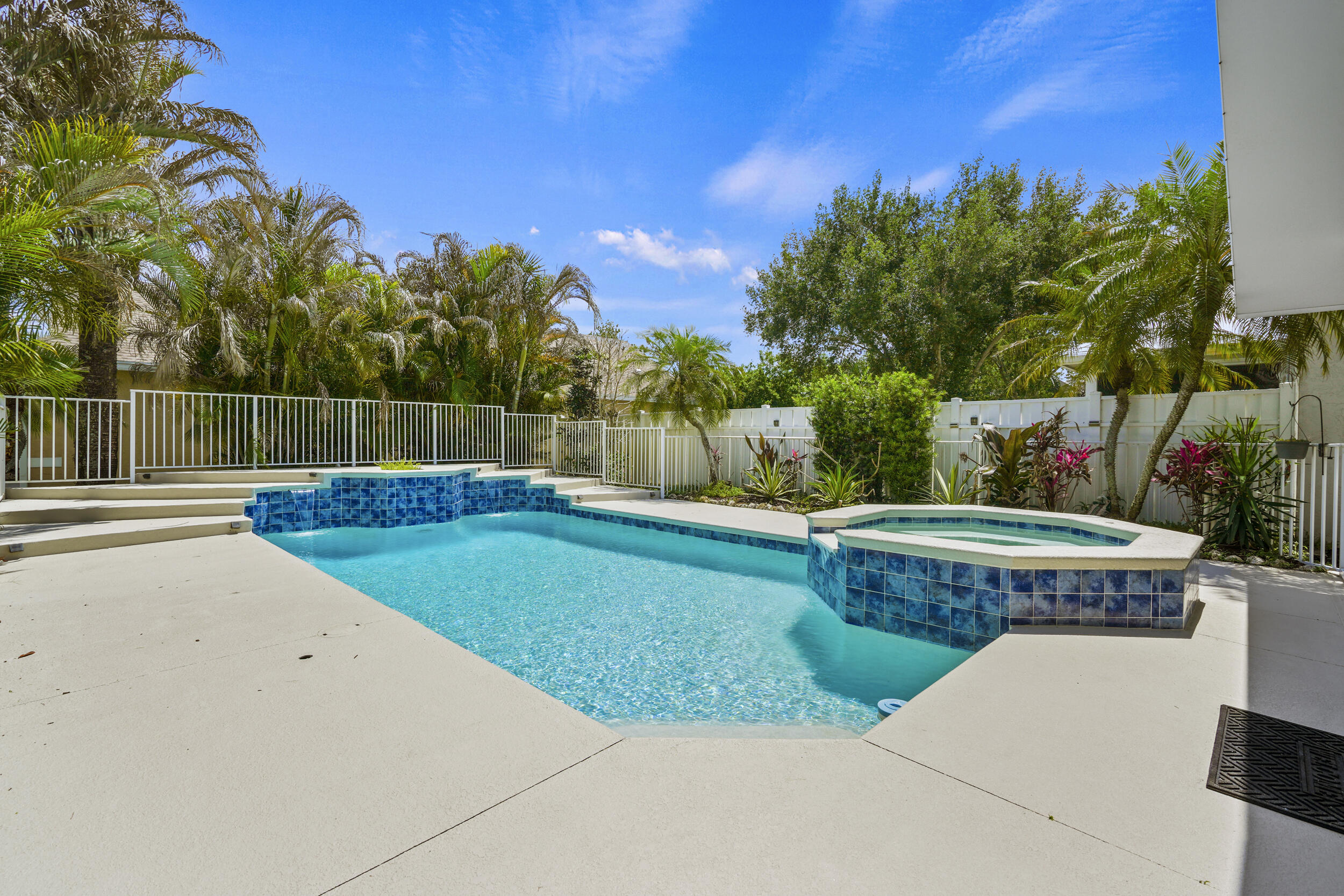 PALM POINTE AT MARTIN DOWNS (AKA MARTIN DOWNS PLAT - Residential