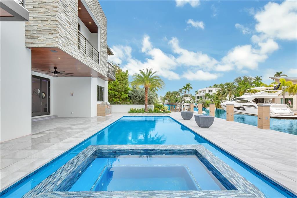 Venice 8-12 B - Residential