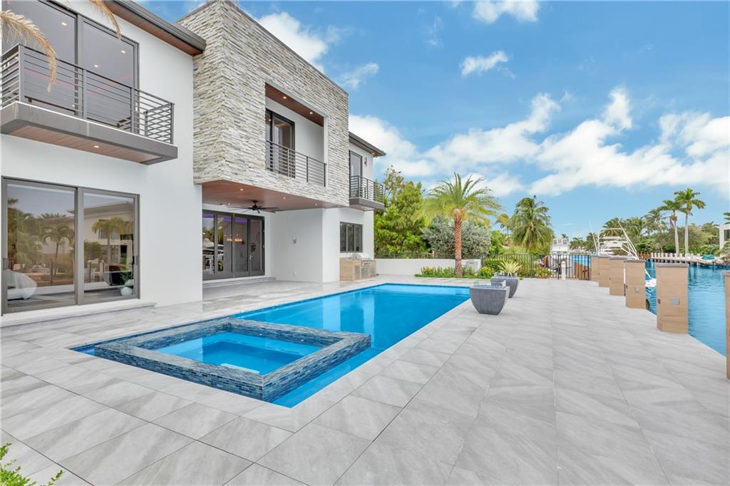 Venice 8-12 B - Residential