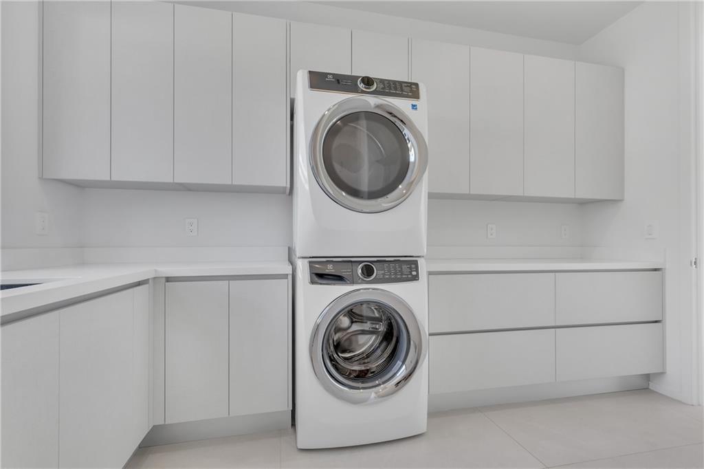 Venice 8-12 B - Residential