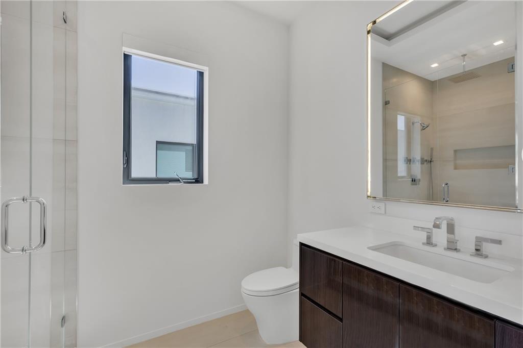 Venice 8-12 B - Residential