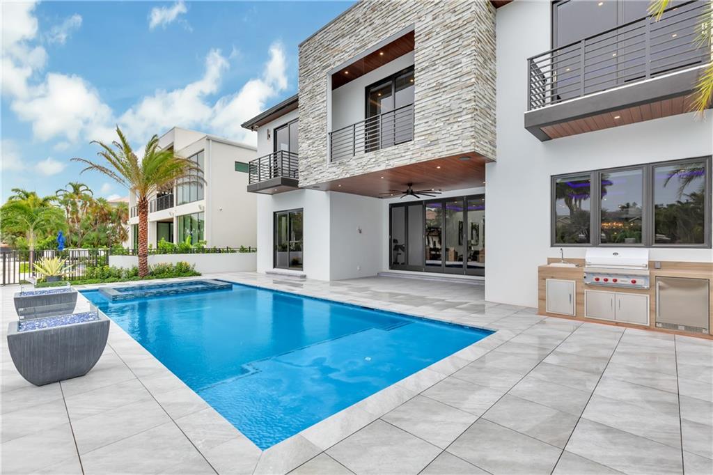 Venice 8-12 B - Residential