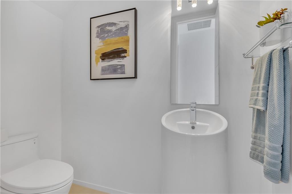 Venice 8-12 B - Residential