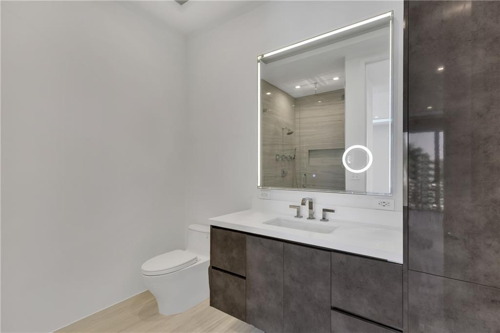 Venice 8-12 B - Residential