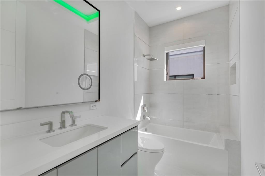 Venice 8-12 B - Residential