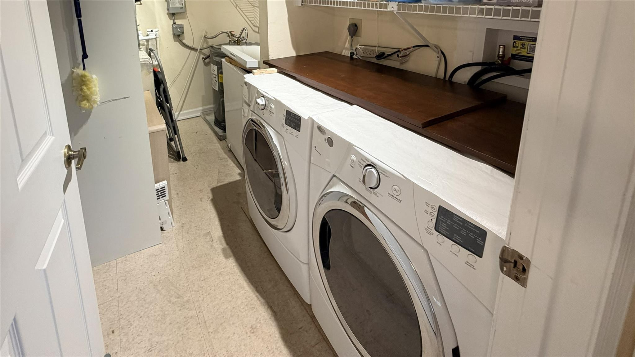 SUNRISE LAKES BLDG 192 - Residential