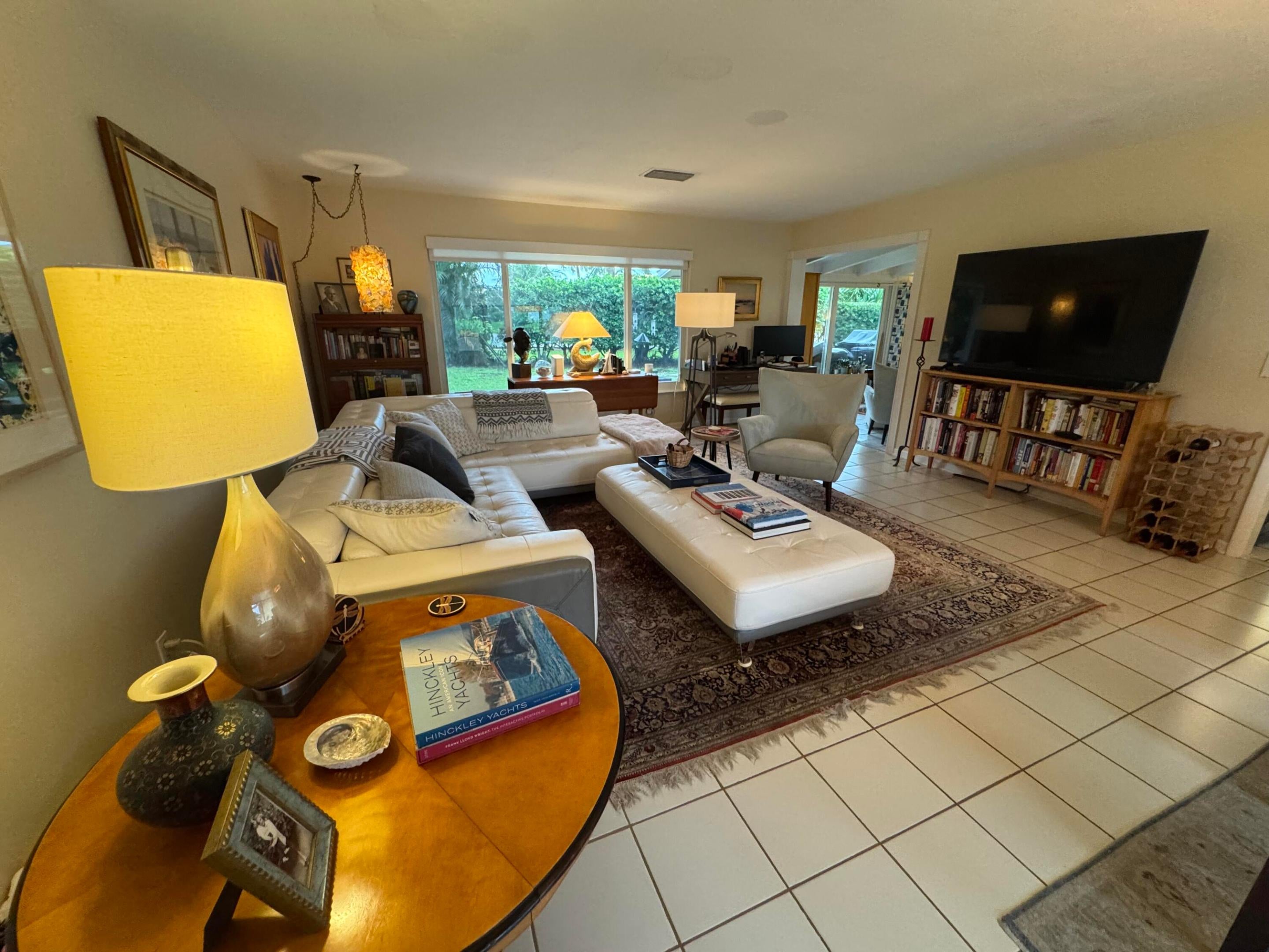 1498 SW 9TH Street
