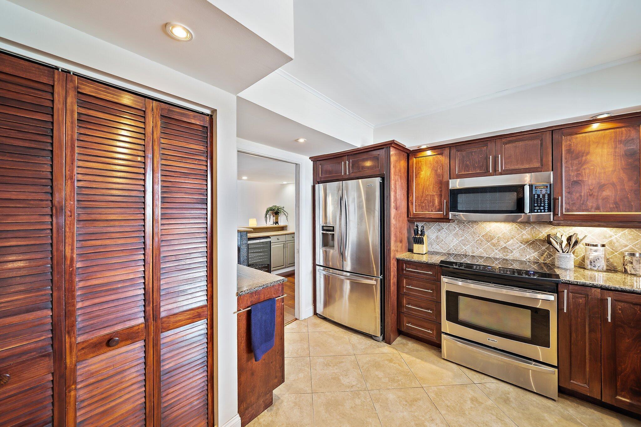 LAKE HARBOUR TOWERS - Residential Lease