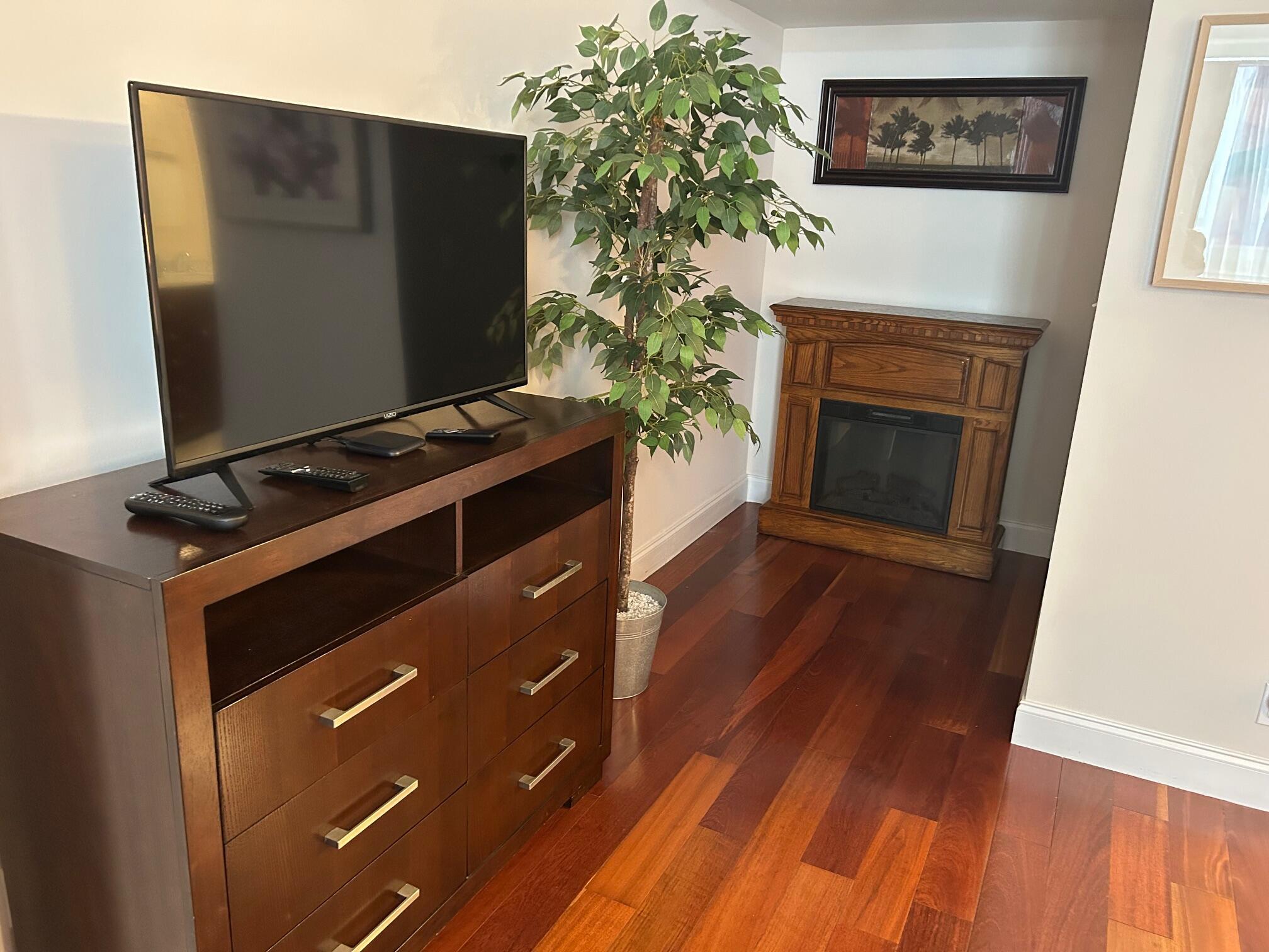 LAKE HARBOUR TOWERS - Residential Lease